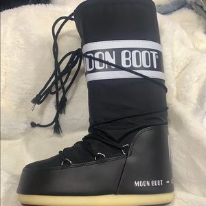 MOON BOOTS